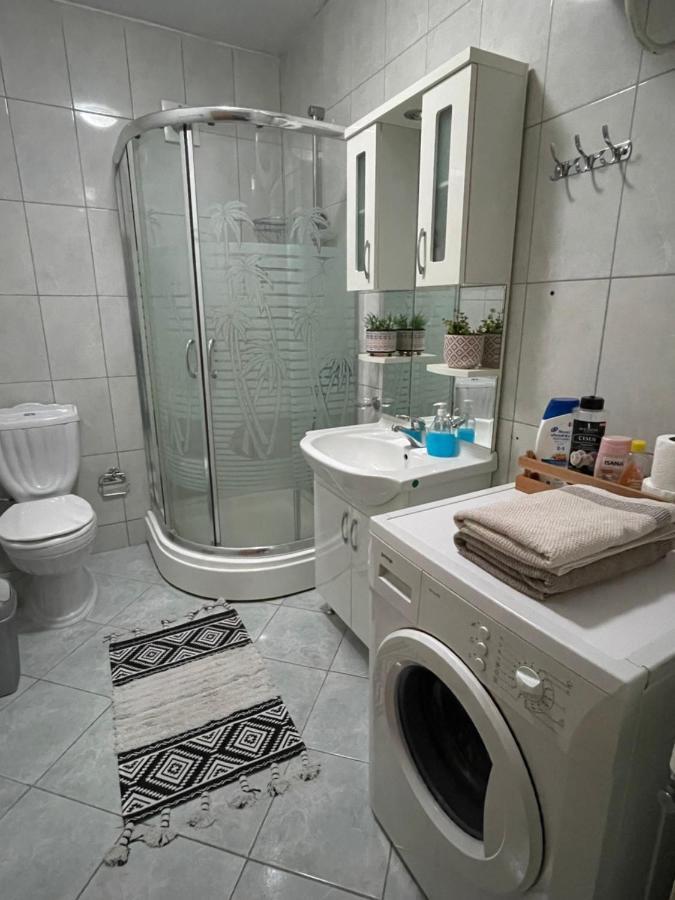 Mexican Touch Apartment With Parking Garage 普里什蒂纳 外观 照片
